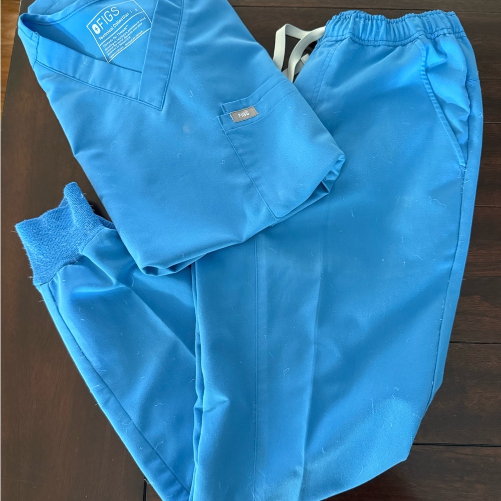 FIGS Men’s Blue Scrub Top and Jogger Pants Set